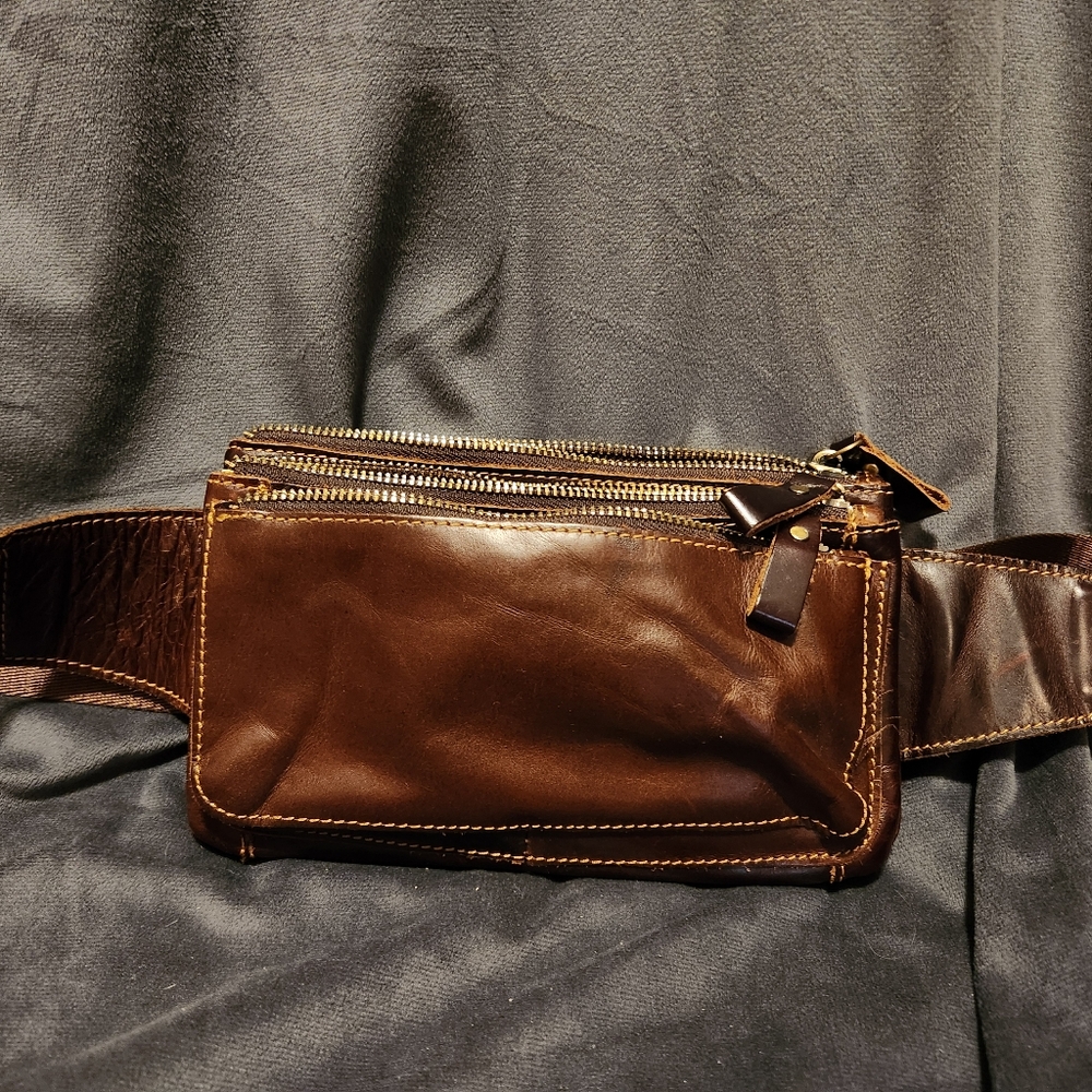 Fanny pack. Leather